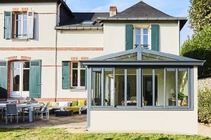 Véranda avec muret de soubassement