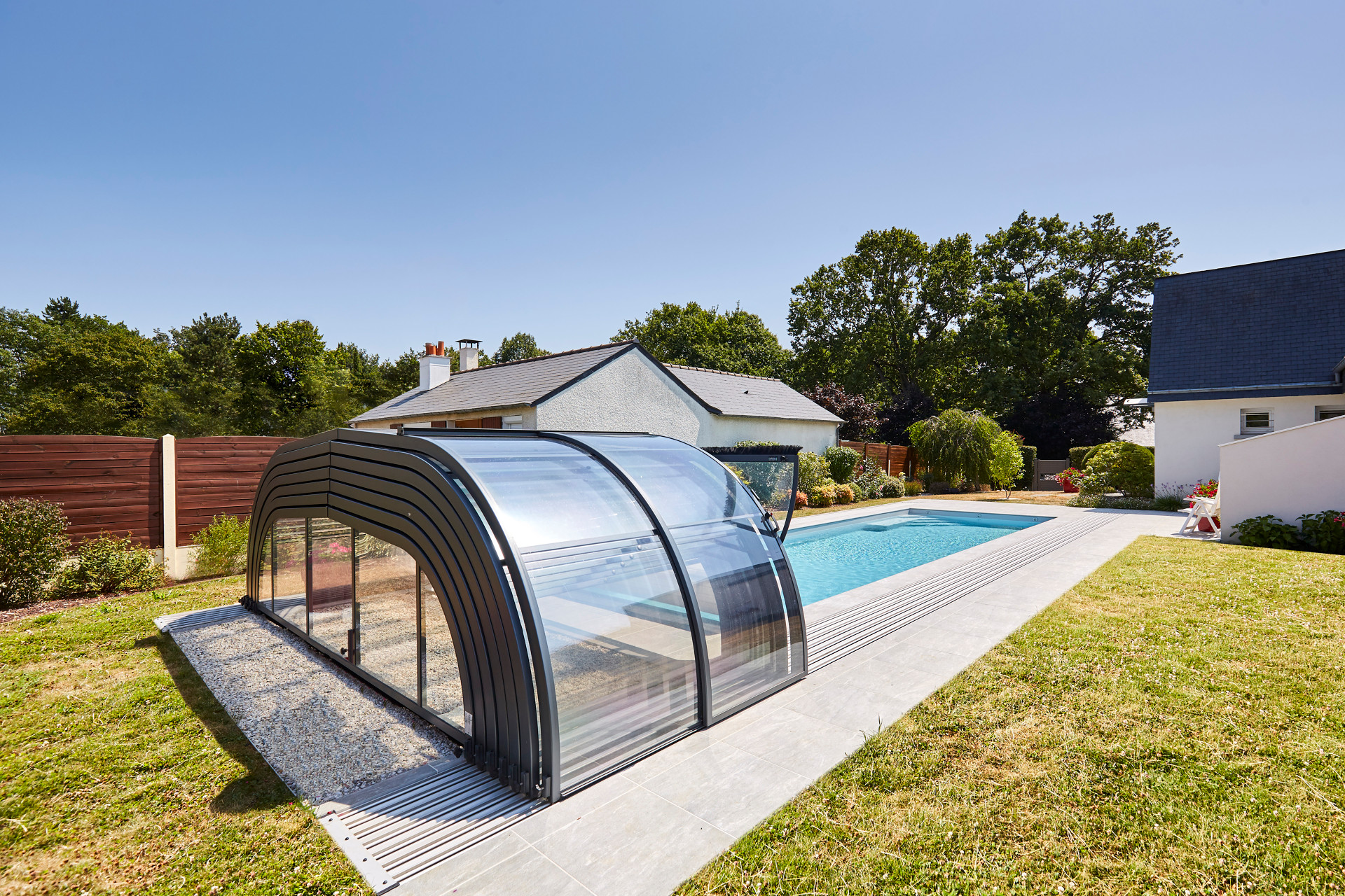 Abri de piscine coulissant télescopique