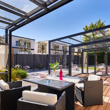 Installer un salon d&rsquo;été dans un abri de terrasse