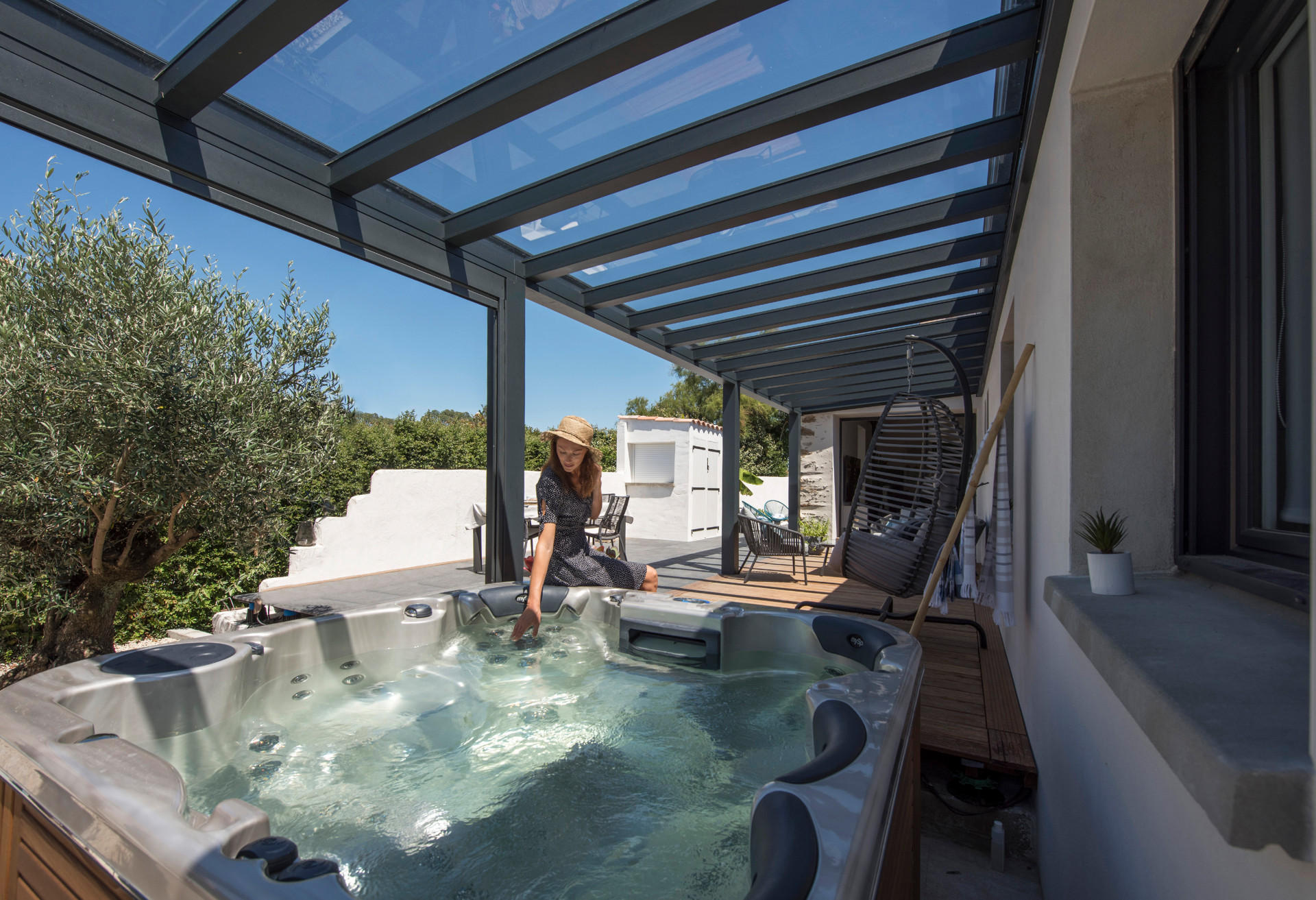 Protéger son spa avec une pergola