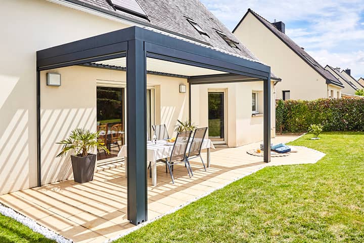 Pensez domotique : pergola automatisée et raccordement à la fibre