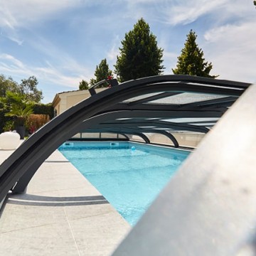 Les avantages d&rsquo;un abri de piscine