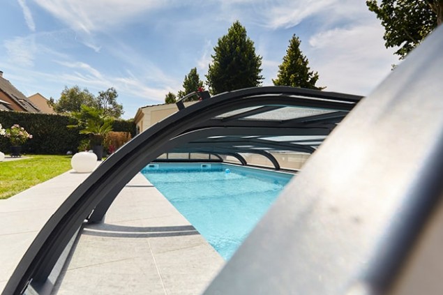 Abri de piscine mi-haut