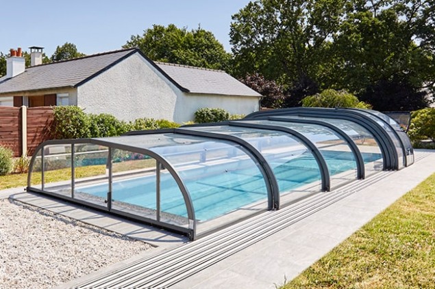 Abri de piscine mi-haut