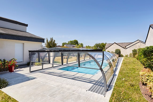 Comment manipuler mon abri de piscine ?