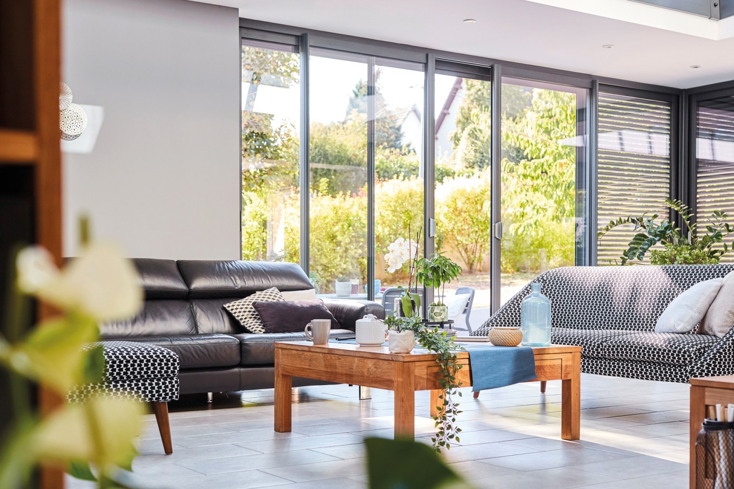 Si votre espace de vie est réduit, adoptez une véranda en aluminium sur mesure ! 
