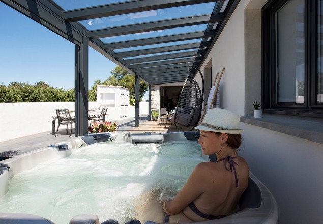 Un spa sous la pergola