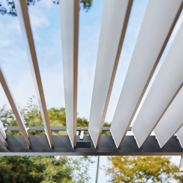 Pergola bioclimatique électrique