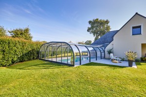 Abris de piscine haut, à panneaux relevables, sans rails