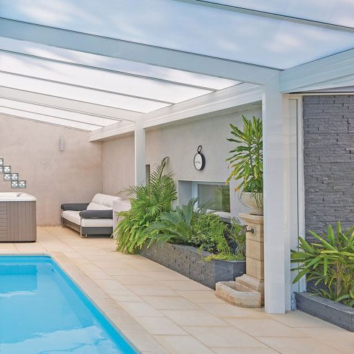 Pergola en aluminium et polycarbonate : la solution idéale pour votre terrasse