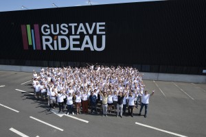700 collaborateurs