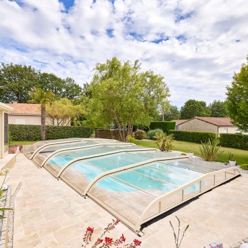 Abri de piscine : formalités, fabrication et pose