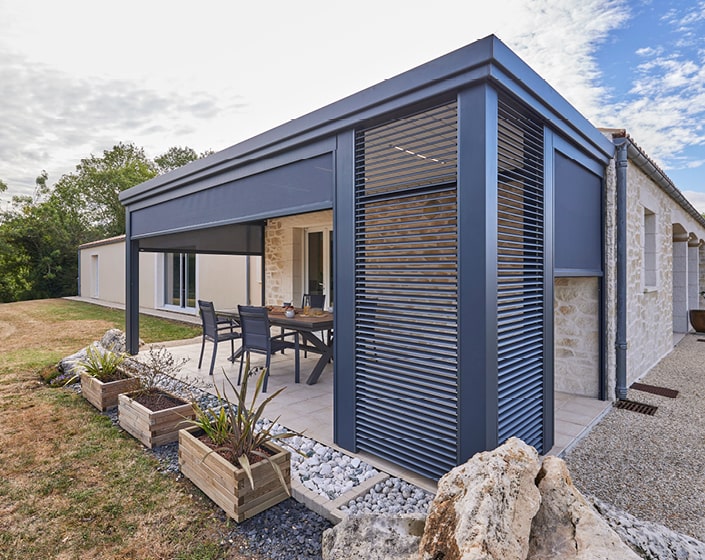 Le choix d&rsquo;une pergola adossée sur-mesure
