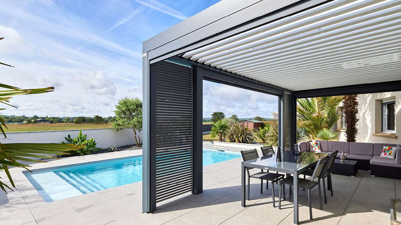 Comment nettoyer le toit d&rsquo;une pergola​ ?
