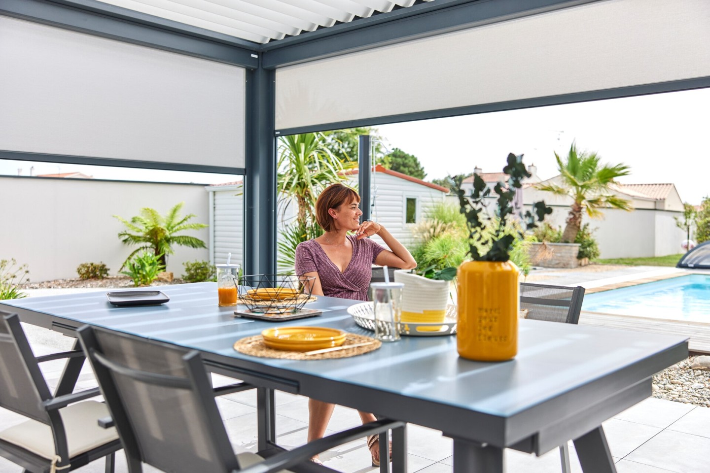 Les étapes pour fixer une pergola au sol
