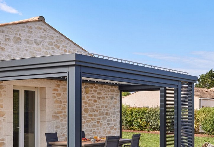 Corniches décoratives pour pergola