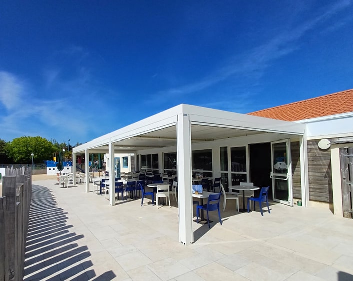 Quels avantages à installer un abri de terrasse ou une pergola en tant que professionnel ?