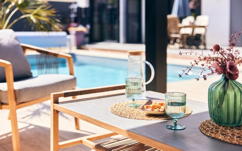 Pool house avec cuisine d’été : l’art de recevoir en plein air