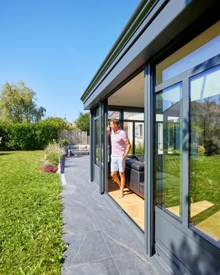 ✨ Zoom sur l'Extension ICÔNE Classique

Et si vous agrandissiez votre maison… tout en préservant son charme ?

Pensée pour s'intégrer naturellement à votre habitat, l'Extension ICÔNE Classique allie esthétique, confort et personnalisation.

Pourquoi on l'aime tant 🩶

• Un style intemporel avec ses décors de façade et ses nombreuses finitions pour s'harmoniser avec votre maison.

• Un confort en toute saison, grâce à une toiture plate offrant une isolation thermique et phonique renforcée, pour profiter pleinement de votre nouvel espace, été comme hiver.

• Un projet qui vous ressemble, entièrement personnalisable, des ouvertures aux équipements (volets roulants, brise-soleil, éclairage LED...), pour répondre à vos envies et à votre mode de vie.

Plus qu'une extension, c'est une nouvelle pièce à vivre qui apporte lumière, confort et valeur à votre maison ! [instagram]