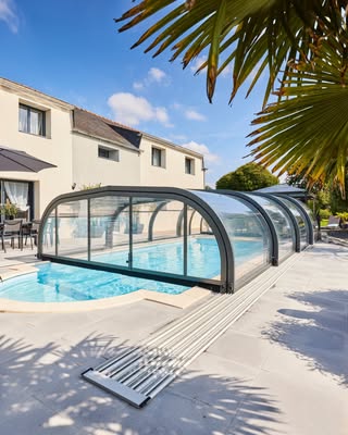 L’abri de piscine coulissant : entre modernité et praticité

Le mois d’août pointe le bout de son nez et avec lui, l’envie de profiter de la piscine indéfiniment.
ça tombe bien l'abri de piscine coulissant le permet avec beaucoup de praticité !

Voici 4 bonnes raisons de l’adopter :

1️⃣ Praticité : système coulissant facile à manipuler, ouvrez ou fermez votre abri en quelques secondes.
2️⃣ Design moderne : il s’intègre parfaitement à votre jardin, ajoutant une touche élégante. 
3️⃣ Protection efficace : protégez votre piscine des intempéries, conservez l’eau propre et prolongez vos moments
4️⃣ Optimisation de l’espace : pas de perte de luminosité, tout en gardant un espace libre pour profiter du soleil 🌞

L'été est enfin là, profitez-en pleinement avec un abri de piscine coulissant, pratique et esthétique 🌊 [instagram]