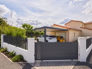 🏡 𝗡𝗢𝗨𝗩𝗘𝗔𝗨𝗧𝗘́ 𝗖𝗛𝗘𝗭 𝗚𝗨𝗦𝗧𝗔𝗩𝗘 𝗥𝗜𝗗𝗘𝗔𝗨 !

Découvrez notre nouvelle gamme de 𝗽𝗼𝗿𝘁𝗮𝗶𝗹𝘀 𝗲𝘁 𝗰𝗹𝗼̂𝘁𝘂𝗿𝗲𝘀 𝗲𝗻 𝗮𝗹𝘂𝗺𝗶𝗻𝗶𝘂𝗺, désormais proposée par Gustave Rideau en 𝗩𝗲𝗻𝗱𝗲́𝗲 𝗲𝘁 𝗱𝗮𝗻𝘀 𝗹𝗲𝘀 𝗱𝗲́𝗽𝗮𝗿𝘁𝗲𝗺𝗲𝗻𝘁𝘀 𝗹𝗶𝗺𝗶𝘁𝗿𝗼𝗽𝗵𝗲𝘀 !

👉 𝗩𝗼𝘂𝘀 𝗲̂𝘁𝗲𝘀 𝗱𝗲́𝗷𝗮̀ 𝗰𝗹𝗶𝗲𝗻𝘁 𝗚𝘂𝘀𝘁𝗮𝘃𝗲 𝗥𝗶𝗱𝗲𝗮𝘂 ? 
Retrouvez les mêmes teintes d'aluminium que celles de votre véranda, extension, pergola ou carport pour créer une parfaite harmonie sur l'ensemble de votre extérieur ! 😍

✔️ Design contemporain et personnalisable 
✔️ Aluminium robuste et durable 
✔️ Entretien simplifié 
✔️ Pose incluse

📩 Un projet ? Contactez-nous à 𝗰𝗼𝗺𝗺𝗲𝗿𝗰𝗶𝗮𝗹@𝗮𝗹𝘂-𝗿𝗶𝗱𝗲𝗮𝘂.𝗳𝗿 pour découvrir notre gamme !

#GustaveRideau #PortailAluminium #ClôtureAluminium #Vendée #AménagementExtérieur #DesignHabitat [instagram]