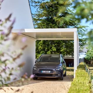 🚗 Votre voiture aussi mérite son espace rien qu'à elle

Soleil en plein été, pluie, feuilles mortes, gel… Toute l’année, votre véhicule reste exposé aux aléas de la météo.

Le carport Gustave Rideau permet de créer un espace dédié pour le protéger, sans fermer complètement votre extérieur.

Adossé à la maison ou installé indépendamment, il s’adapte à la configuration de votre terrain et à vos besoins : voiture, SUV, van, camping-car… ou même plusieurs véhicules.

Et parce qu’il fait pleinement partie de votre extérieur, son design est personnalisable pour s’accorder avec le style de votre maison. 🏡

Une solution simple et durable pour faciliter le quotidien, tout en apportant une vraie finition à vos extérieurs.

👉 Découvrez nos carports et imaginez le vôtre, lien en bio. [instagram]